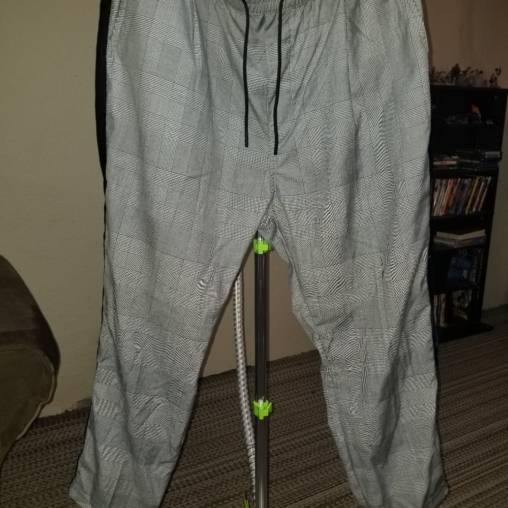 Mens cropped joggers.